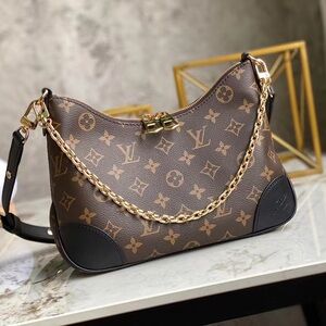 🧚🏻‍♀️Louis Vuitton 🧚🏻‍♀️Boulogne Bag with gold chain and black leather strap
